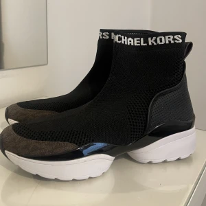 Michael kors skor - MK skor. Helt nya & aldrig använda. Kartong medföljer