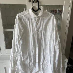 Finskjorta - Finskjorta som är slimfit