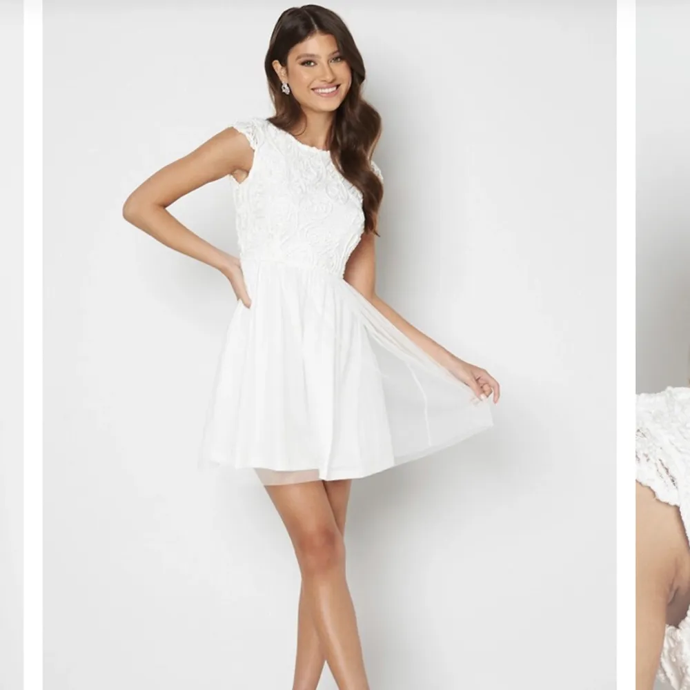 Använd en gång storlek 42. Köpt för 800 kr men jag säljer för 500 kr ink frakt. Ayla dress white är namnet på klänningen.. Klänningar.