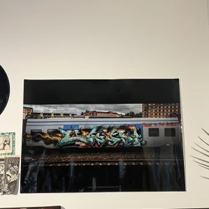 Ligisd on the sthlm communetrain 2018 - As ball graffitti  poster från ligisd!   