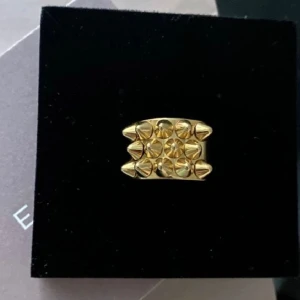 Edblad ring - Jätte fin guldig ring.