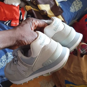 Äkta New  balance  - Unises och i mycket bra skick passar 39_ 40.5