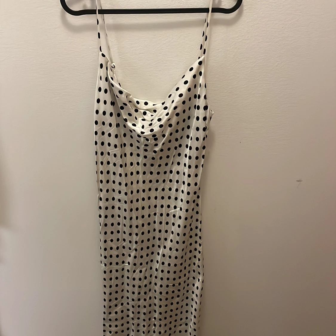 Prickig klänning  - 90