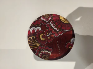 Clarins bronzing compact sunset glow färg:001 - Clarins bronzing compact sunset glow färg:001. Använd lite av den ljusa delen förövrigt i nyskick.