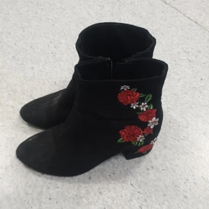 Skor från pull and bear strl 37 - Få använda