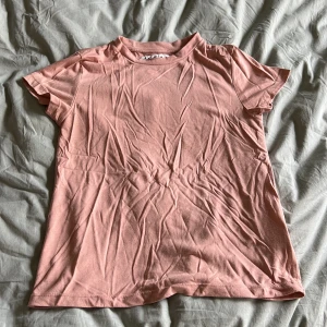 T-shirt  - Fint bagagnat skick