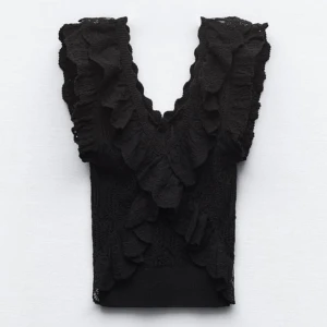 Tröja från Zara - Typ en spetstopp ifrån Zara, använd 1 gång💞