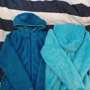 Tjocka fleecejackor - 2 st tjocka fleecejackor som är perfekt till höst/vinter när det blir kallare.