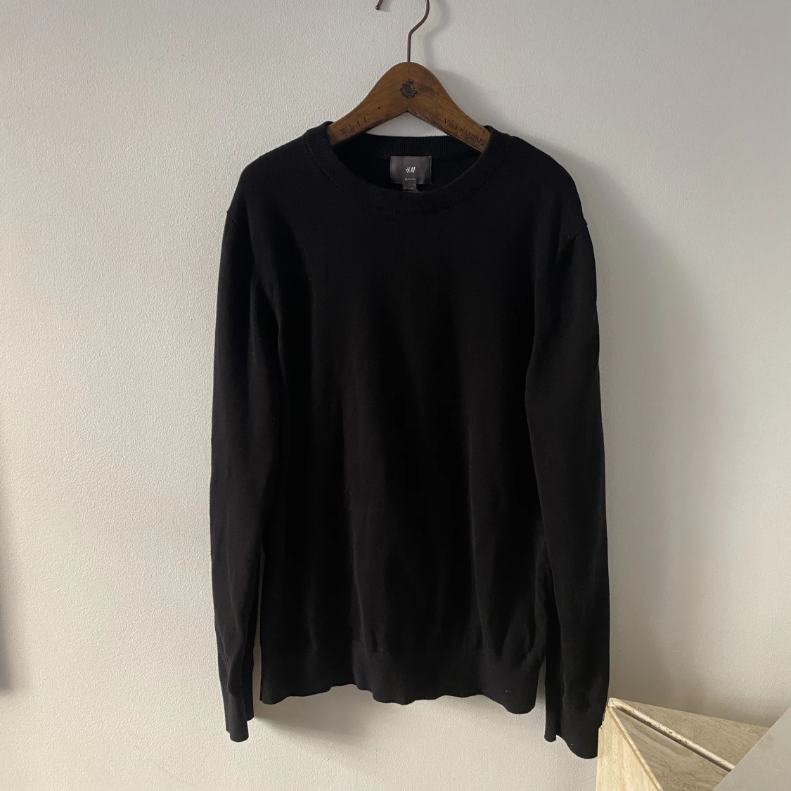 Svart h&m finstickad tröja