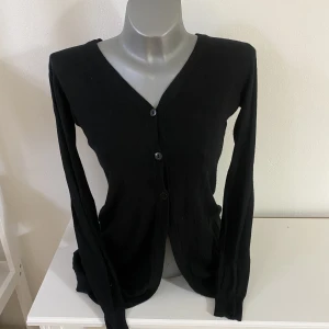 Kofta  - Vintage långärmad kofta 🖤