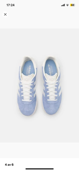 Adidas gazelle  - Blåa adidas gazelle i bra skick, inga defekter, nypris ca 700. Skriv för fler bilder 💙💙
