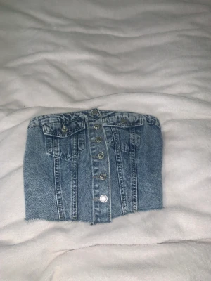 Jeans tröja  - Säljer denna jätte snygga jeans träjan från shein! Oanvänd och snygg! 