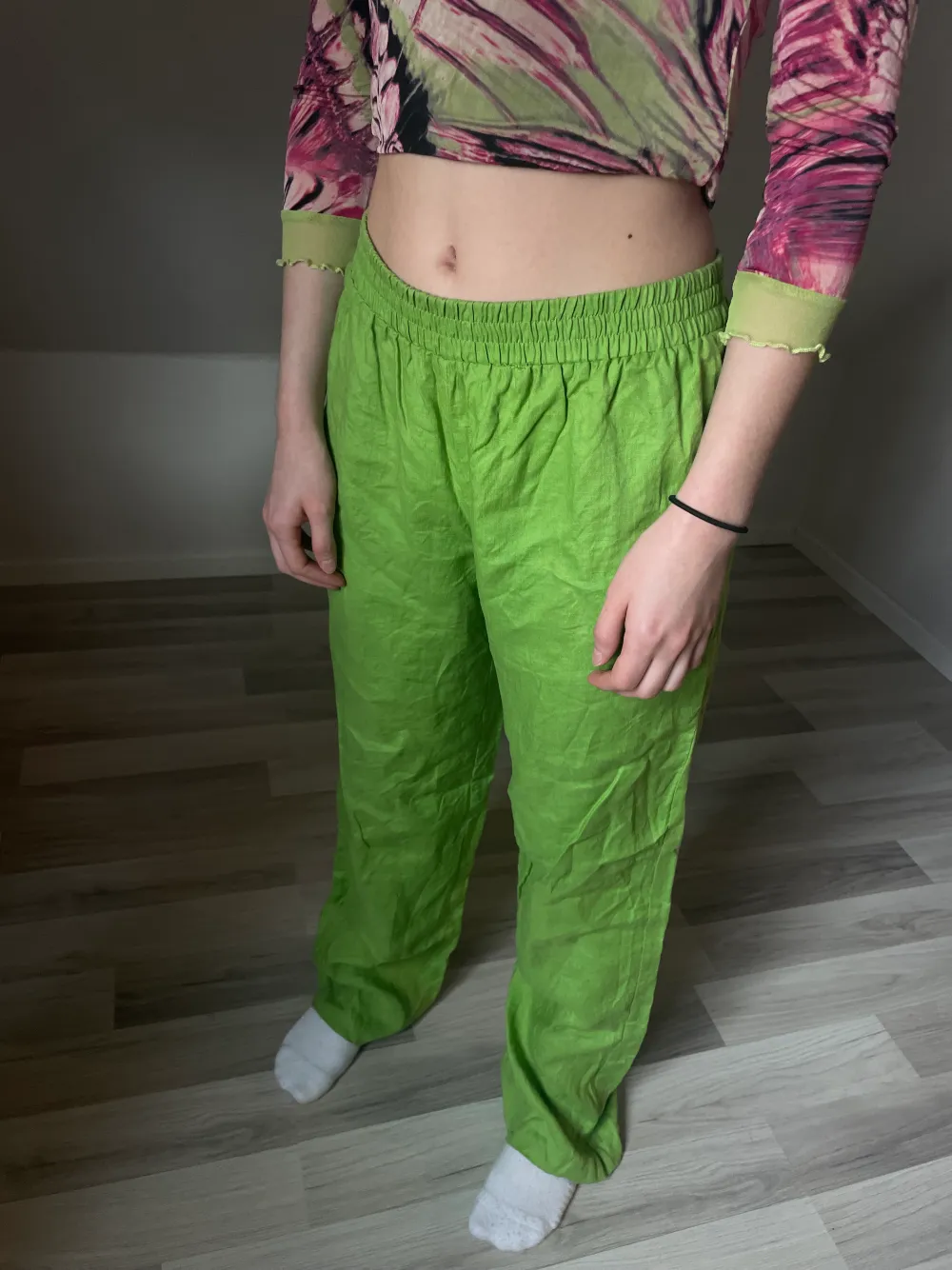Linnebyxor från Amalie Star x NAKD. Skitsnygga och går inte att köpa längre. Jag & Modellen är ca 163 cm långa.. Jeans & Byxor.