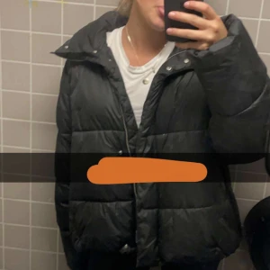 Jacka - Säljer min hm jacka som är efterfrågan och slutsåld på hm💕