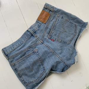 Levis 501 shorts storlek W28. 80kr