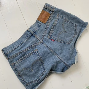 Levis 501 - Levis 501 shorts storlek W28. 80kr