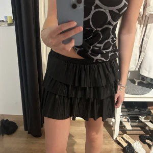 Gullig kjol - Jättesöt kjol köpt på zara för några år sen! Jättebra skick 😊
