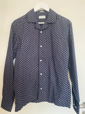 This glory days, skjorta  - Strl: M Knappt använd, som ny. 