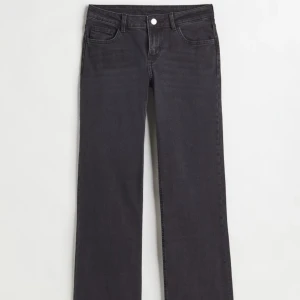Hm low waist jeans - Super fina lågmidjade jeans i bra skick, köparen står för frakten💕