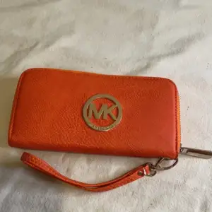 Vacker Michael kors plånbok, aldrig använd.
