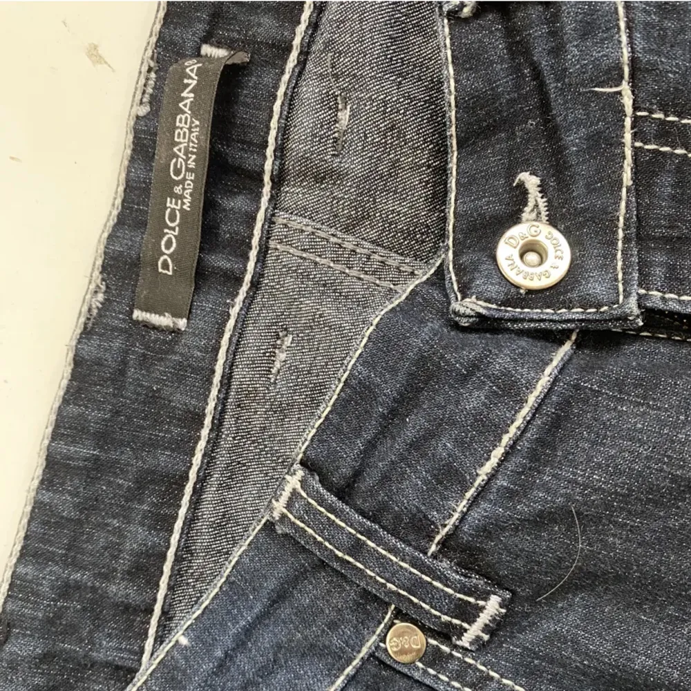 Ett par äkta Dolce Gabbana jeans i storlek 40. Jeans & Byxor.