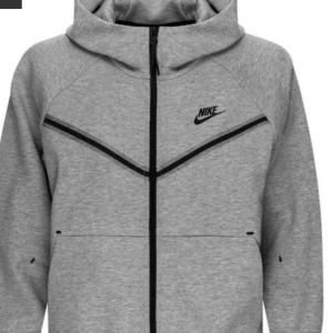 Nike tech fleece  - En Nike tech fleece i nyskick. Köpt på unisport❤️ 
