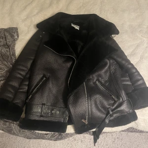 Höst jacka - Säljer denna höst jackan i storlek 38 för 350kr, priset kan diskuteras