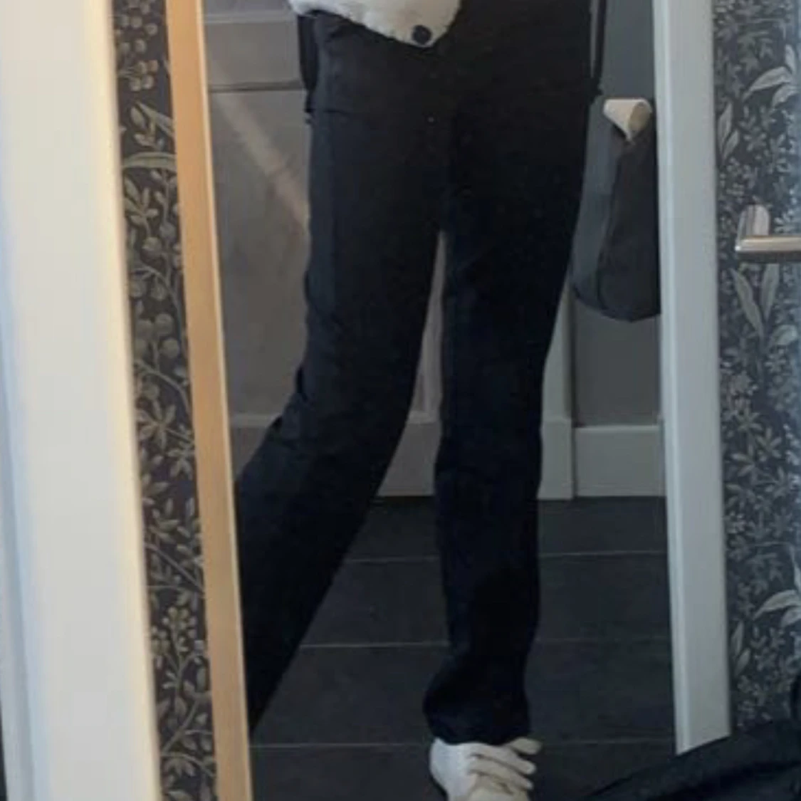 Högmidjade kostymbyxor från bikbok - 90