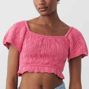 Superfin rosa stickad top - Rosa stickad kroppad topp säljes i nyskick!