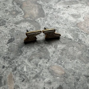 Blixt örhängen  - Använda 