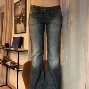 Lågmidjade jeans från Lee Står onesize men gissar på S/stor S