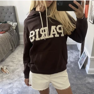 Hoodie  - Snygg hoodie som är slutsåld. Bra skick❤️❤️