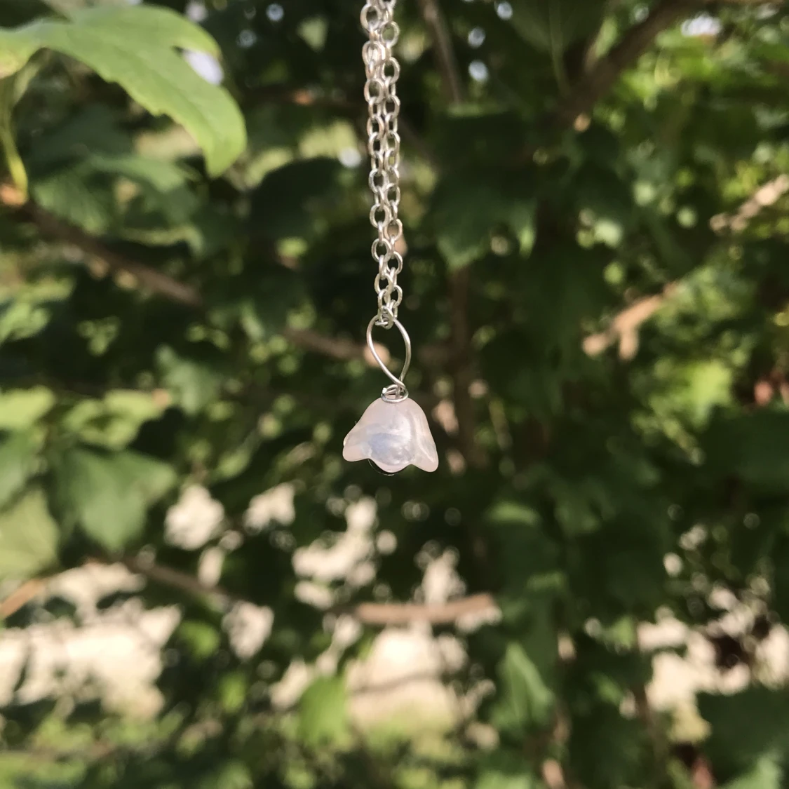 Vackert rosa halsbandshänge 