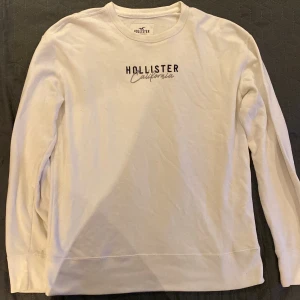 Hollister Tröja - Hollister sweatshirt i storlek L. Jätte skönt material.