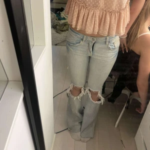 Lågmidjade bootcut jeans - Dessa as snygga lågmidjade jeans ifrån somedayslovin