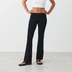 Yoga pants - Säljer dessa svarta byxorna från Gina tricot i storlek S, då jag beställde fler storlekar!