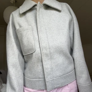 Jacka - En super fin jacka från NA-KD som tyvärr inte längre kommer till användning 🥲 storlek 40! nypris: 650kr (helt slutsåld!!!)