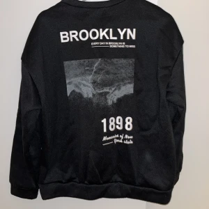Sweatshirt - Knappt använd 