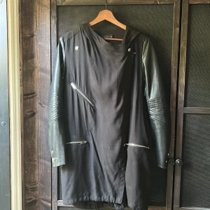 Cool parkas från Zara - Cool tygparkas som stängs omlott.  ▪️ i fint skick 