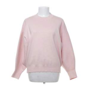 Säljer nu denna rosa mysiga stickade tröja i storlek S. Köpte den på sellpy men inte använd av mig. Hör av er vid frågor eller egna bilder💓