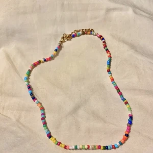 Halsband - Jätte färgglatt halsband^^