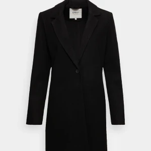 Svart kappa - Svart kappa köpt från Zalando för 700kr för två månader sen och är använd några gånger. Bra skick