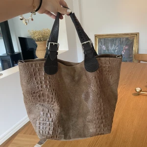 Vintage väska 🤎 - Vintage väska secondhand från Paris 