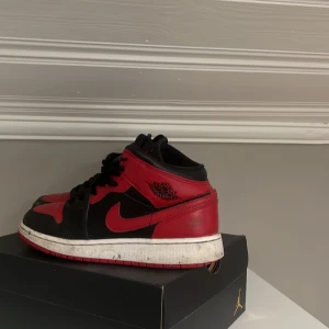 Jordans  - Säljer dessa jordans, som int längre kommer till användning! Super fina och är lite smutsiga, men tvättar de innan de postas, skriv för frågar eller funderingar!🥰