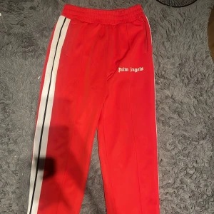 Palm Angels byxor - Röda Palm Angels byxor, Storlek M Använd max 5 gånger 