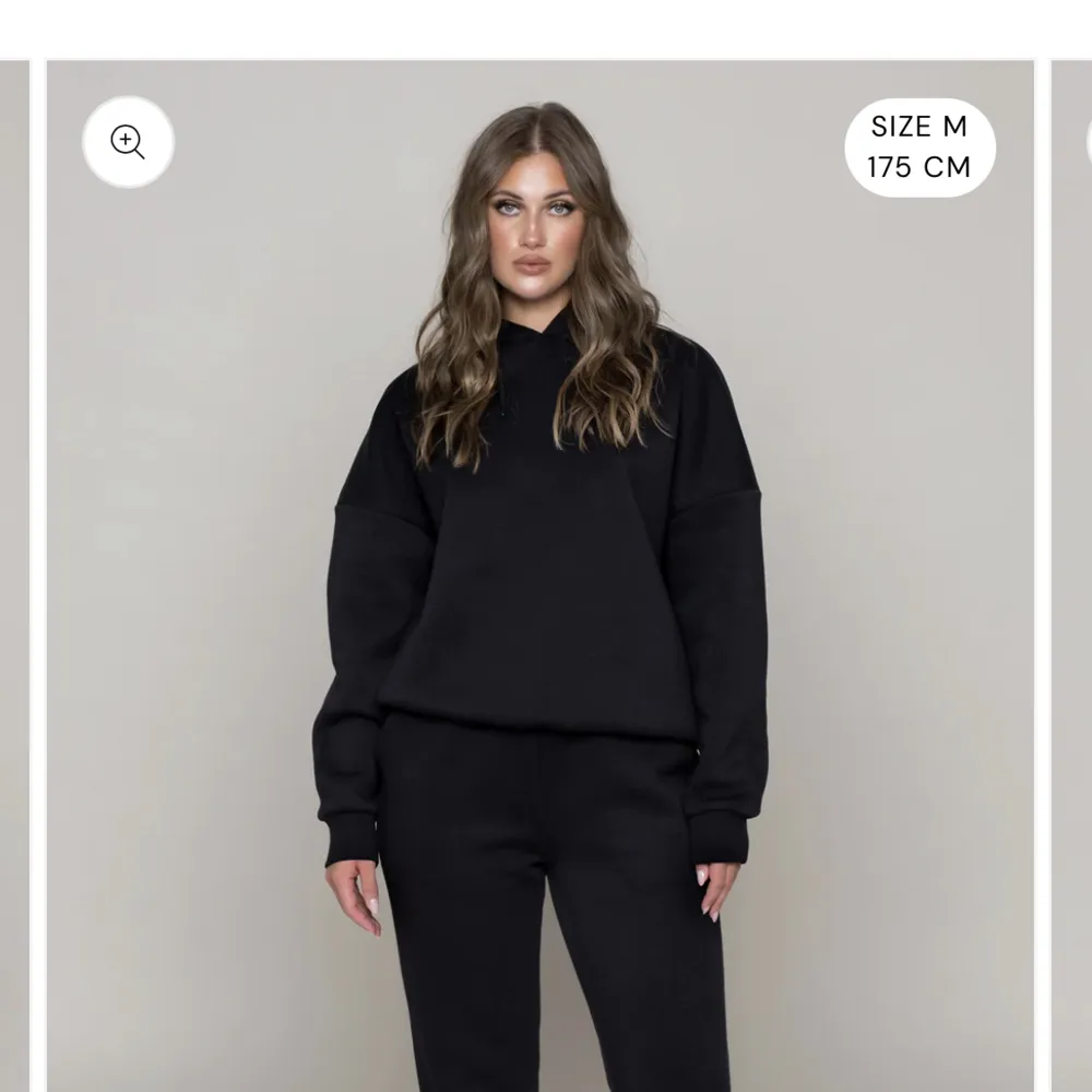 Söker denna LXA Stockholm print hoodie i svart!!! Helst storlek M kan betala bra! Hör av er!🥰❣️. Hoodies.