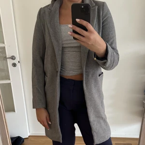 Kappa  - Säljer denna superfina höstkappa från zara i storlek xs. Knappt använd så den förtjänar en ny garderob! 