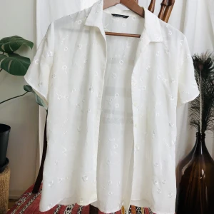 Super fin skjorta🤍 - Brukar knyta denna och den är som en dröm 