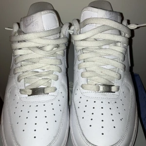 Nike Air Force 1 - Använd 5 gånger, med box
