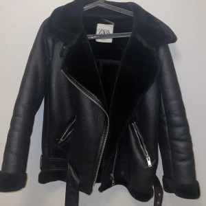 Skinn jacka - Snygg varm jacka i storlek xs